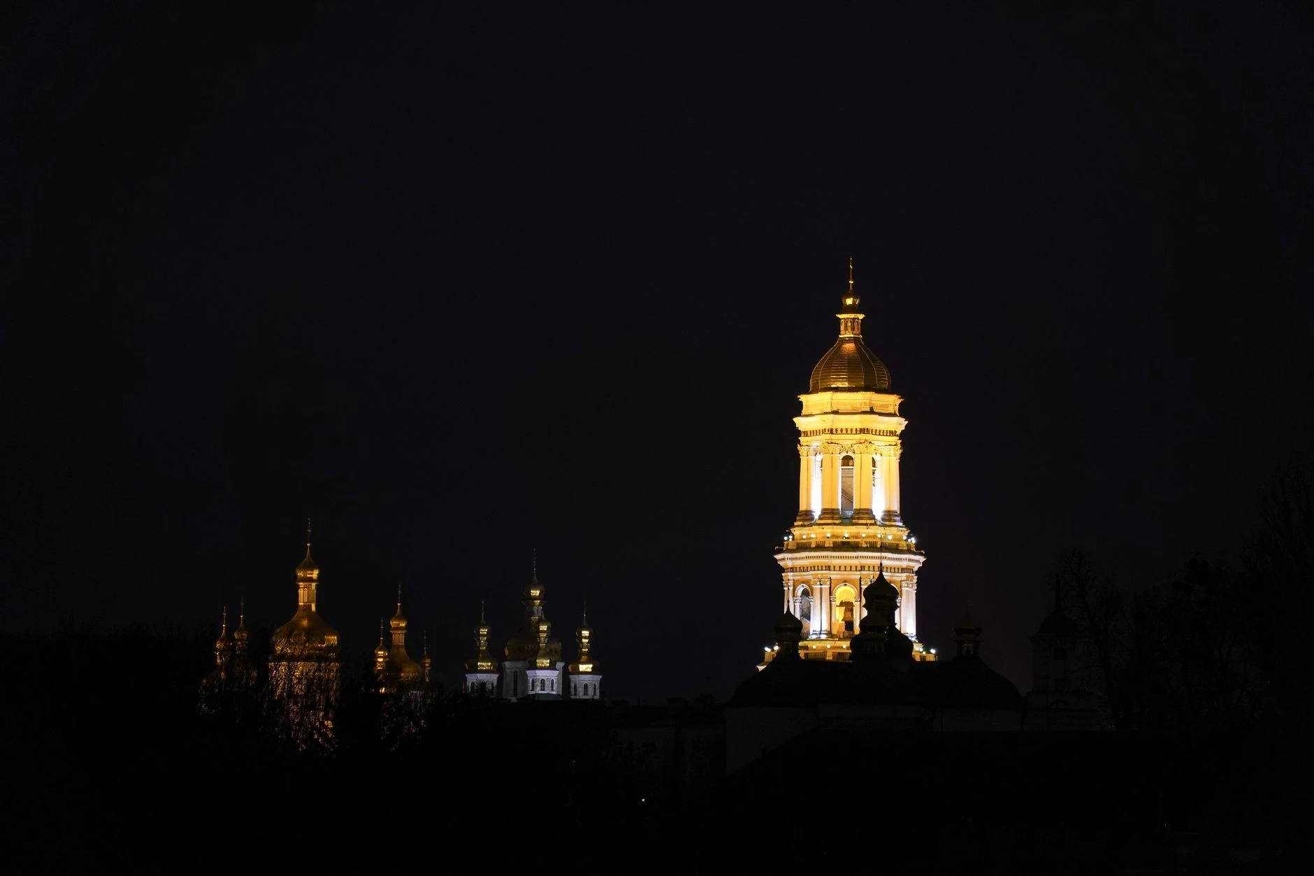 Conjunto arquitectónico de la Lavra de Kyiv-Pechersk con su campanario.