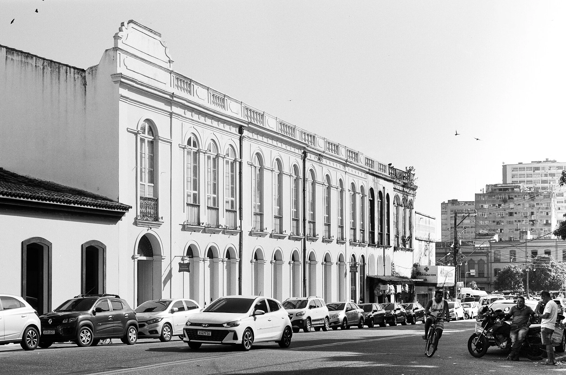 Calle de piedra y casas históricas de Rua Banana en Cidade Velha