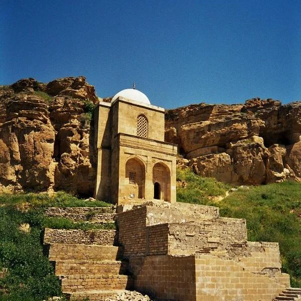 Petroglifos en una roca de Böyükdaş, en Gobustán.