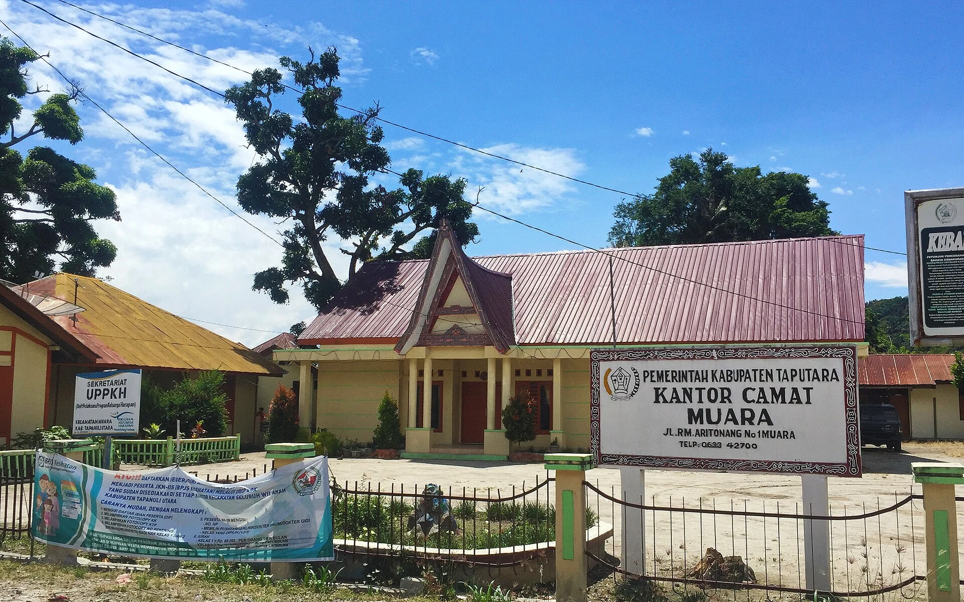 Los templos y canales de Muara Jambi en una visita desde Jambi