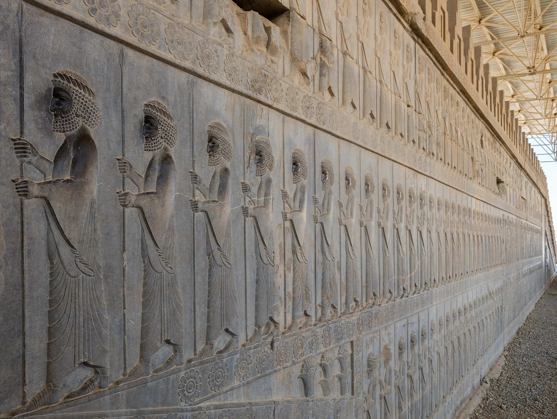 Relieve de delegaciones en la escalinata de la Apadana de Persépolis.