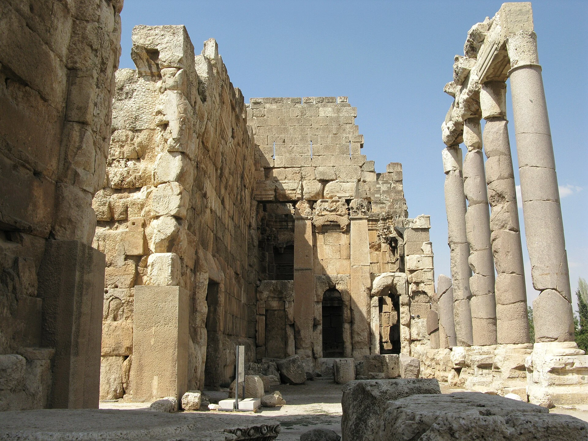 Columnas supervivientes del Templo de Júpiter en Baalbek.