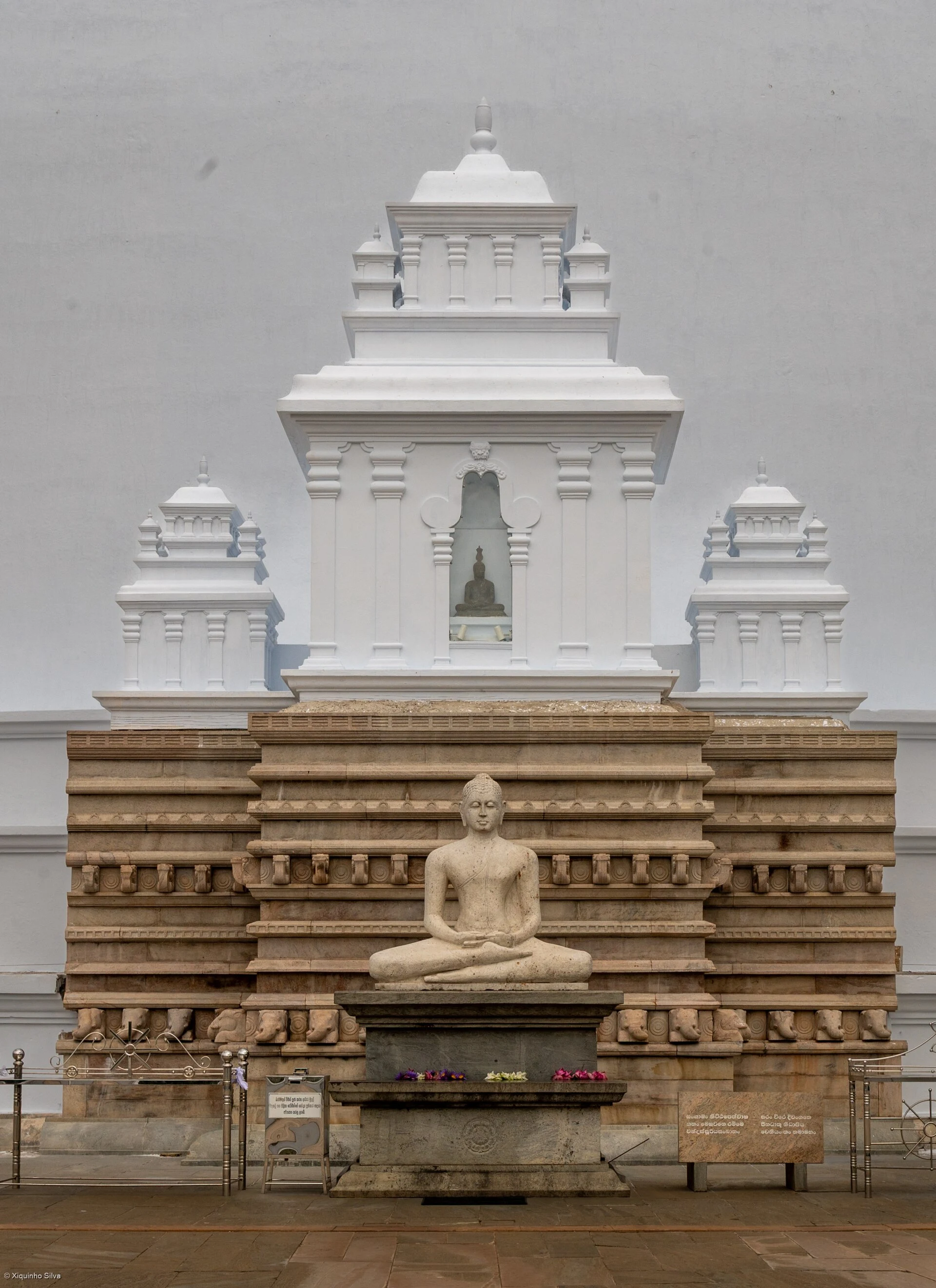 Recinto del árbol sagrado Sri Maha Bodhi en Anuradhapura.