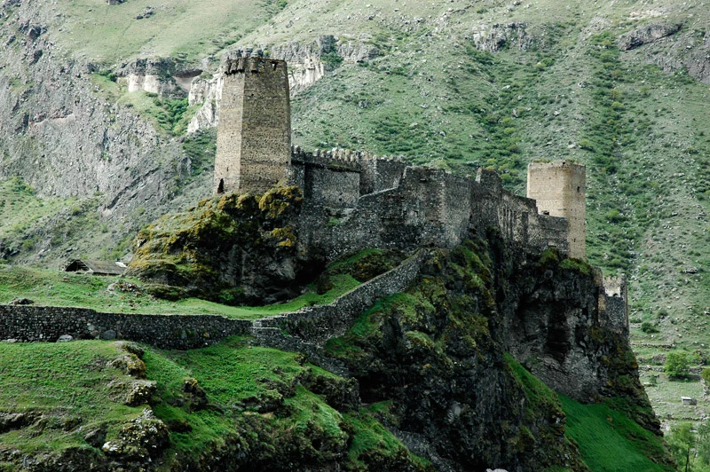 Fortaleza de Khertvisi sobre el valle del Mtkvari, en el sur de Georgia.