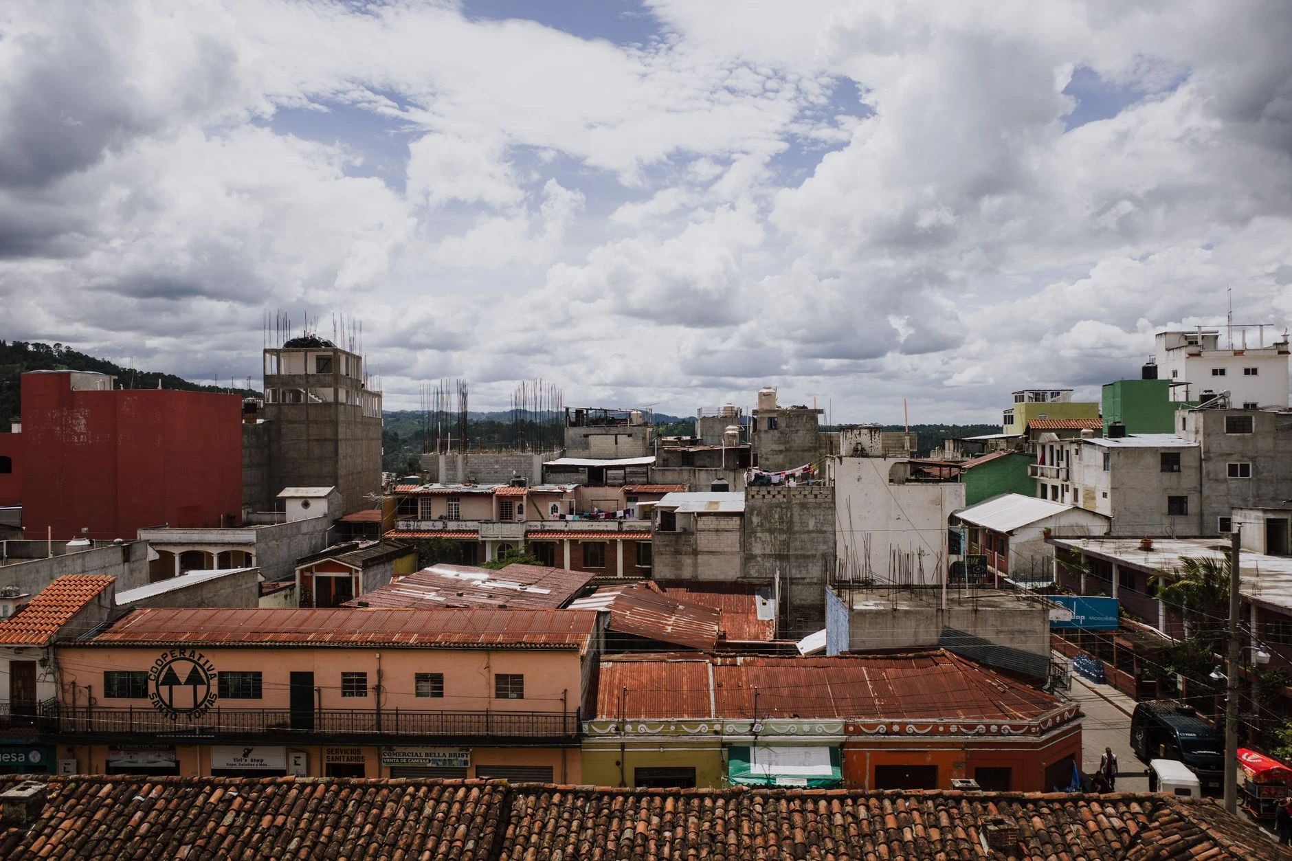 Everyday urban scene in Guatemala City.