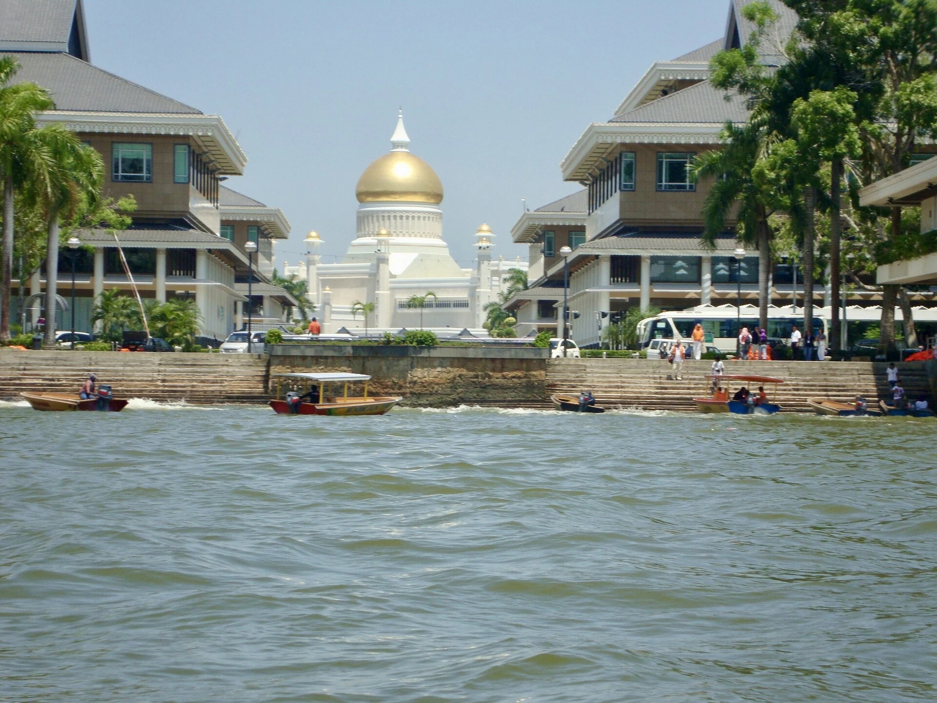 Kampong Ayer, el barrio sobre pilotes donde el río sigue siendo una calle