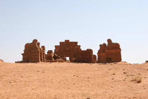 Quiosco romano del yacimiento arqueológico de Naqa, Sudán.