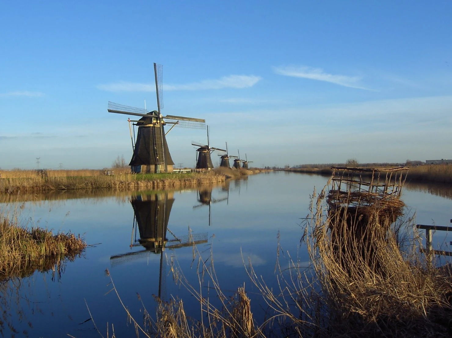 Detalle del mecanismo hidráulico de un molino-museo de Kinderdijk