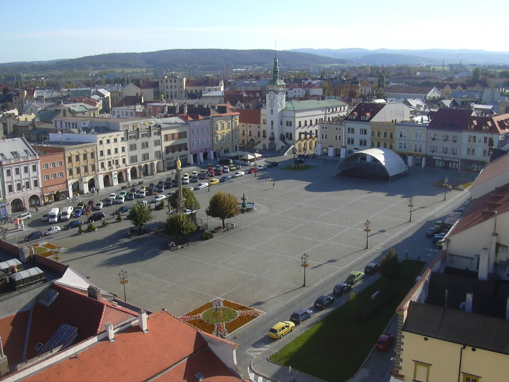 Galería porticada y parterres geométricos del Jardín de las Flores de Kroměříž