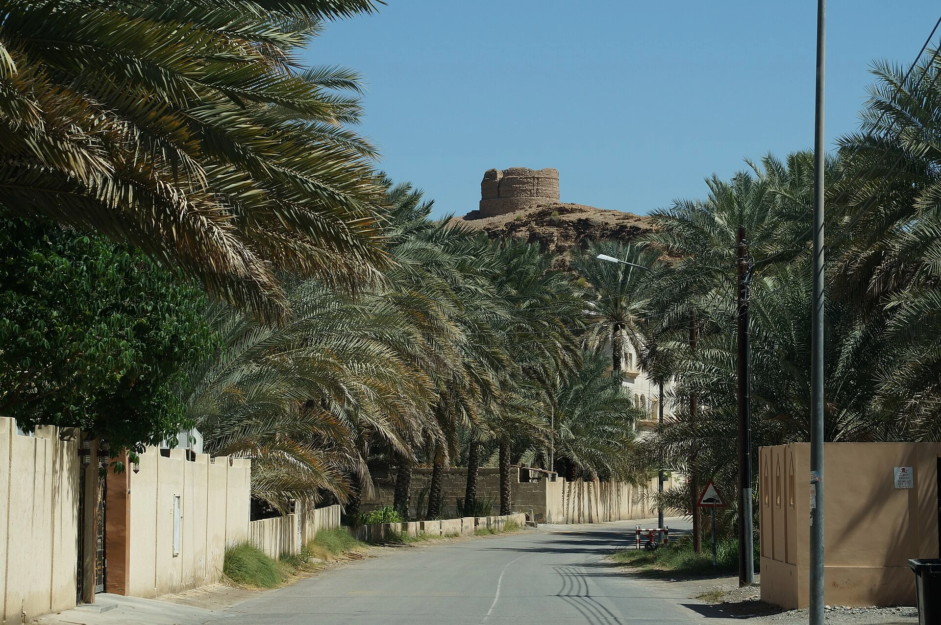 Exterior del fuerte Bayt Ar-Ridaydah cerca de Birkat Al Mouz, Omán.
