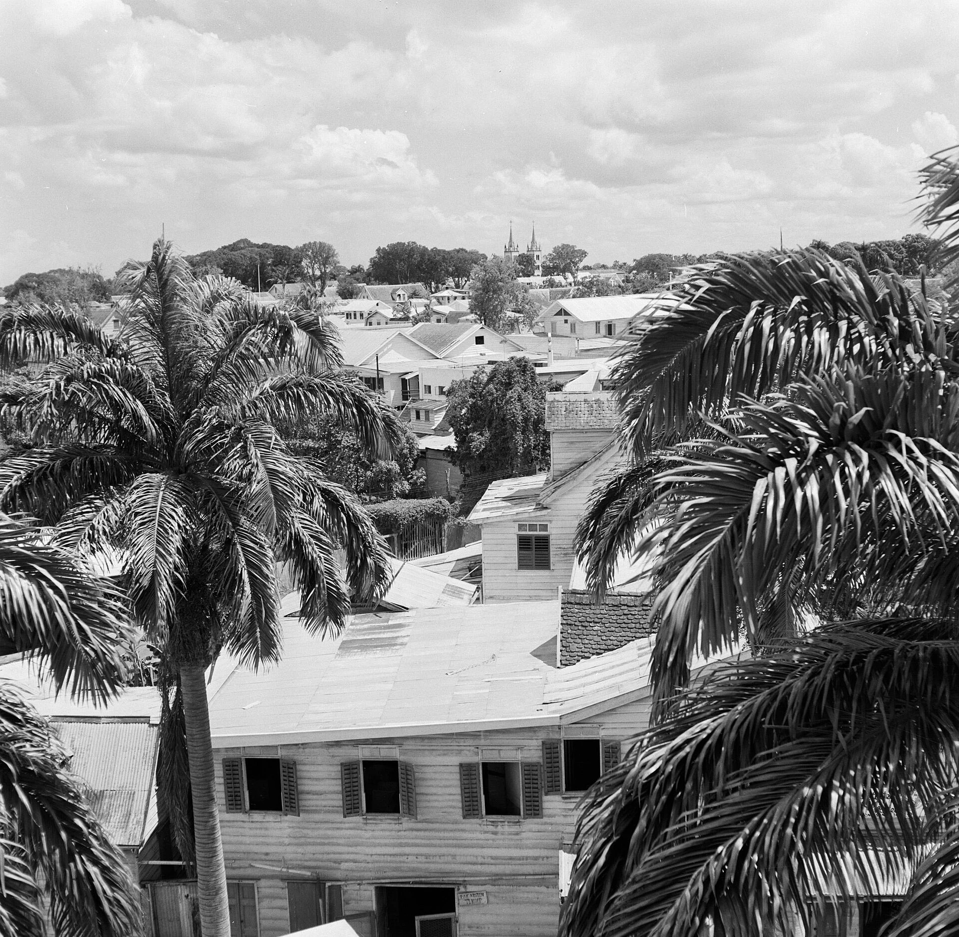 Mezquita y sinagoga Neveh Shalom en Keizerstraat, Paramaribo.