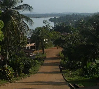 Costa atlántica y promontorio de Robertsport, Liberia.