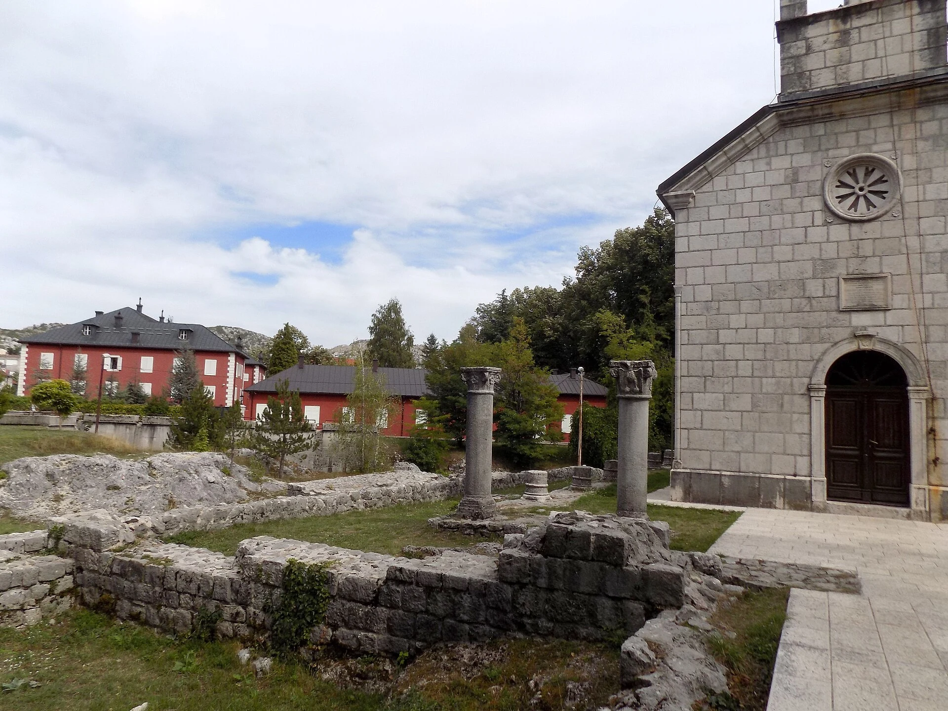 Edificio de la Biljarda, residencia histórica y museo de Cetinje.