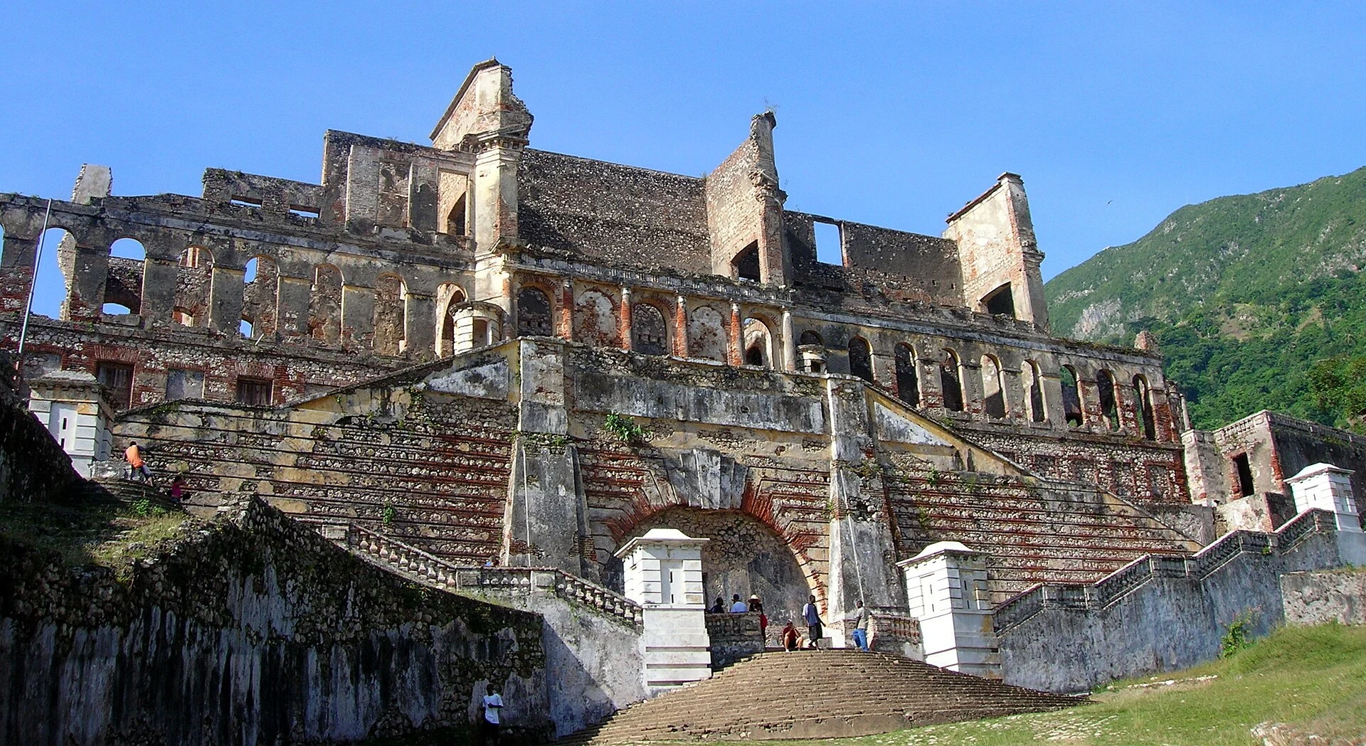 Ruinas y terrazas del palacio de Sans-Souci en Milot, Haití.