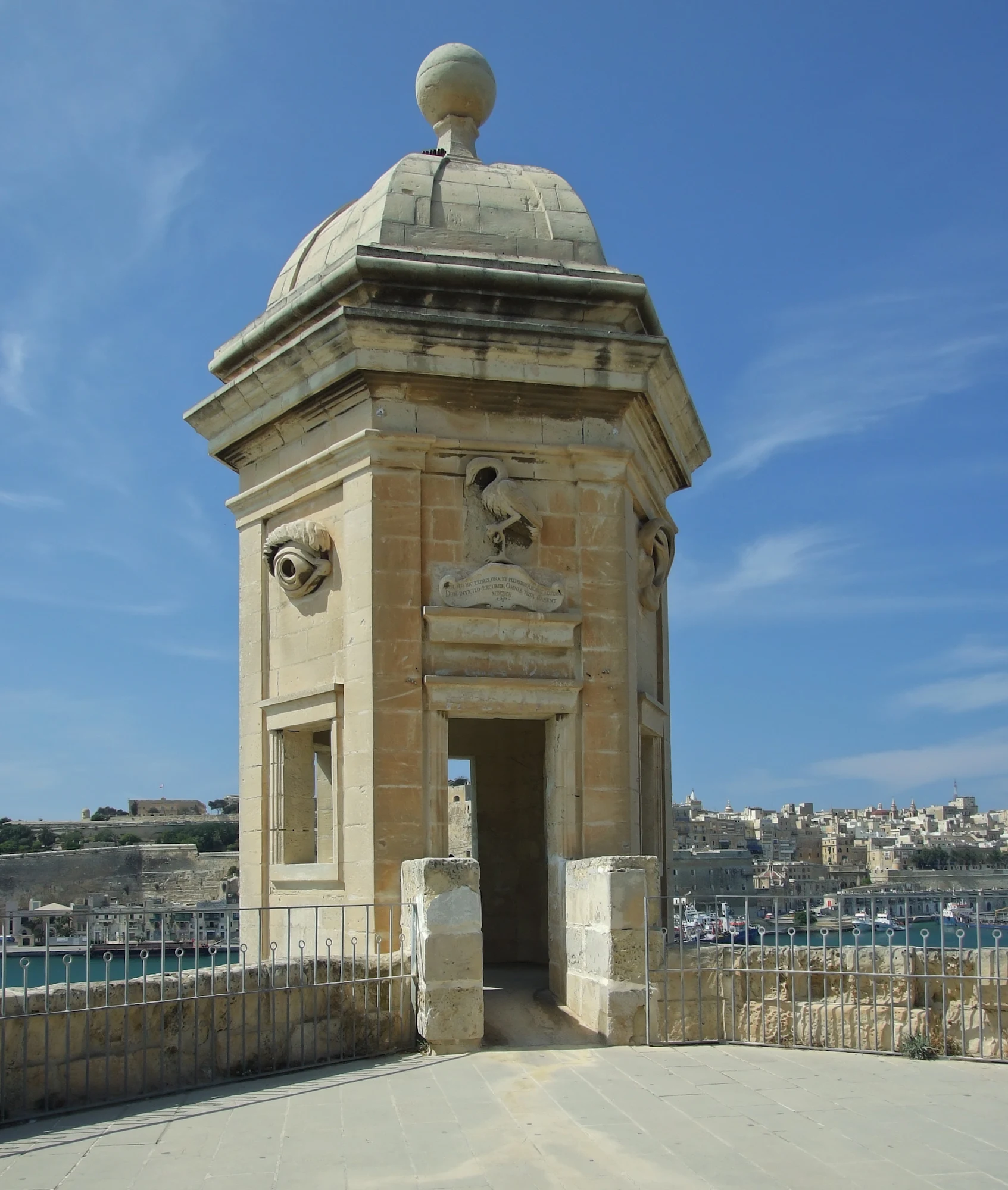 Vista del Grand Harbour desde los jardines de Gardjola en Senglea.