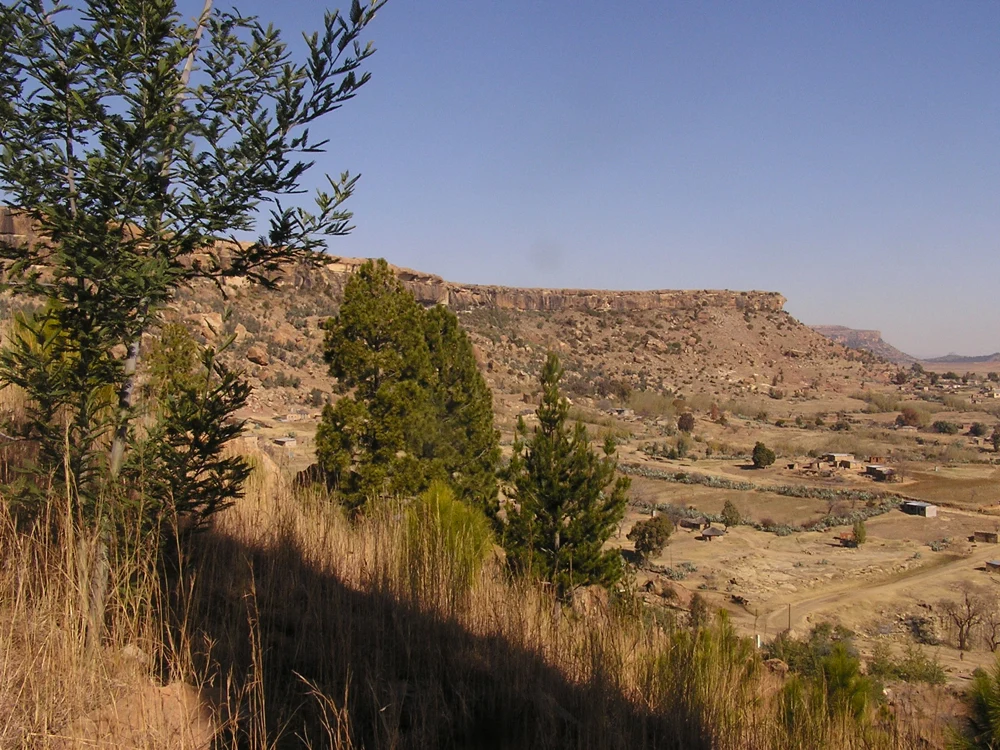 Meseta de Thaba Bosiu sobre las colinas cercanas de Lesoto.