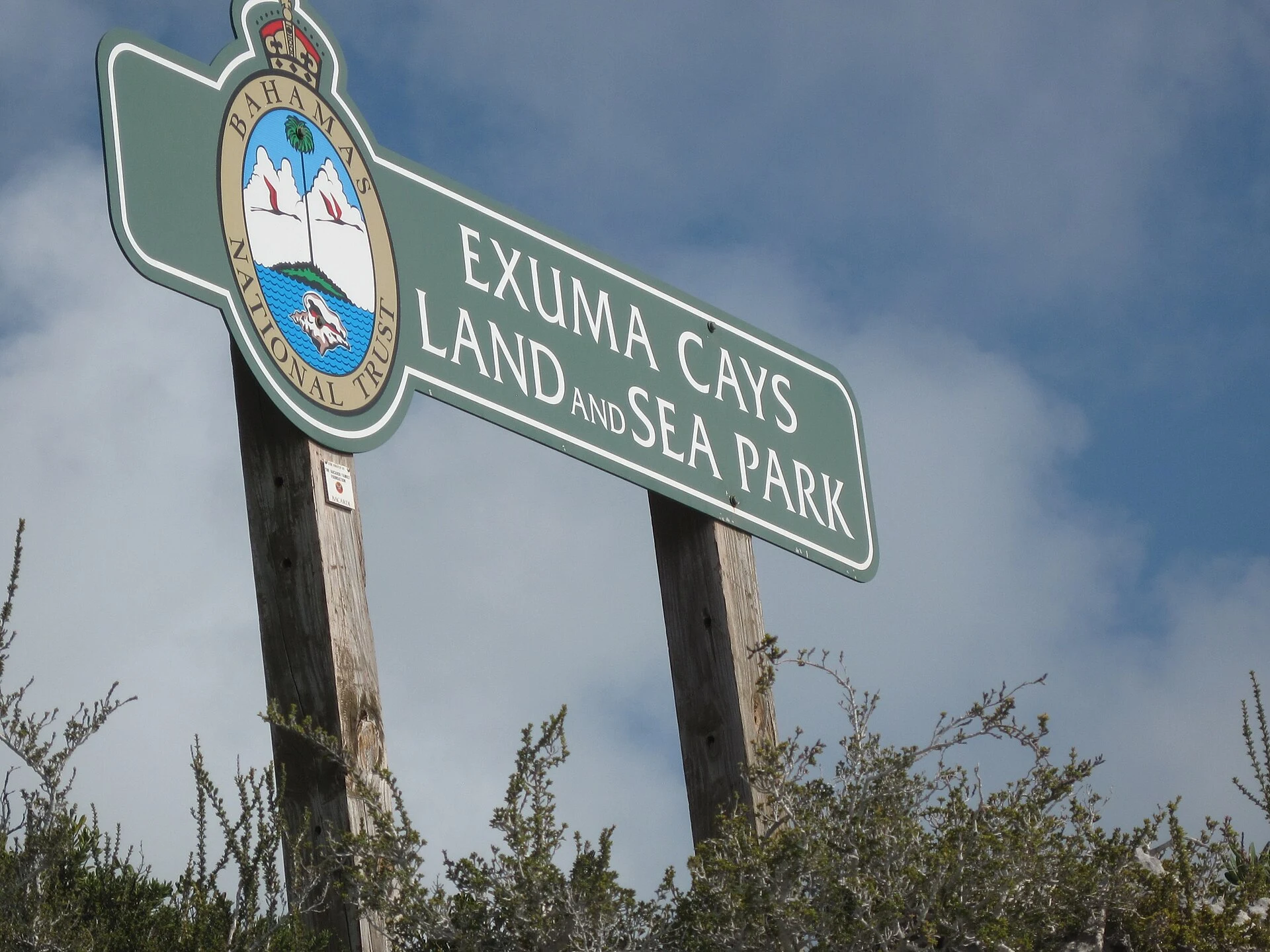 Campo de boyas y aguas someras en Warderick Wells, Exuma Cays Land & Sea Park.