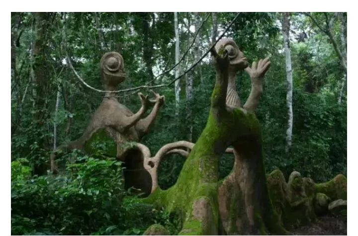 Entrada o pabellón del Bosque Sagrado de Osun-Osogbo.