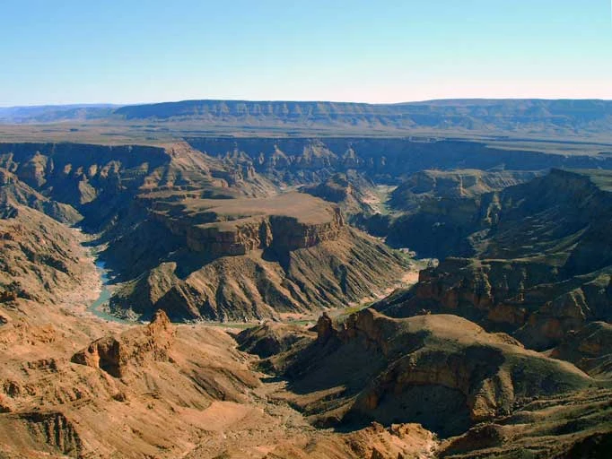 Vista amplia de Fish River Canyon desde el borde cerca de Hobas.