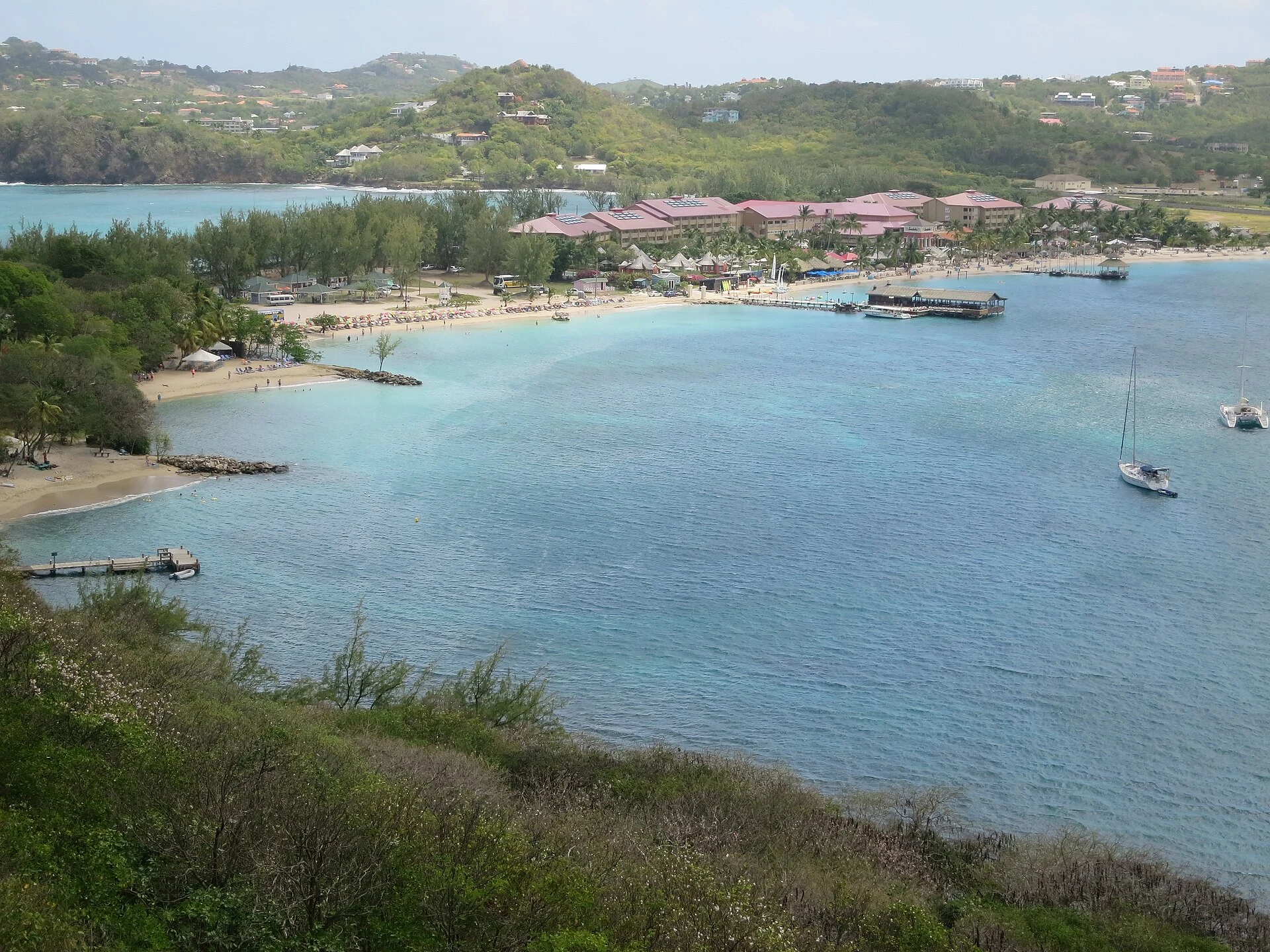 Ruinas de Fort Rodney y plataformas de cañones en Pigeon Island, Santa Lucía.