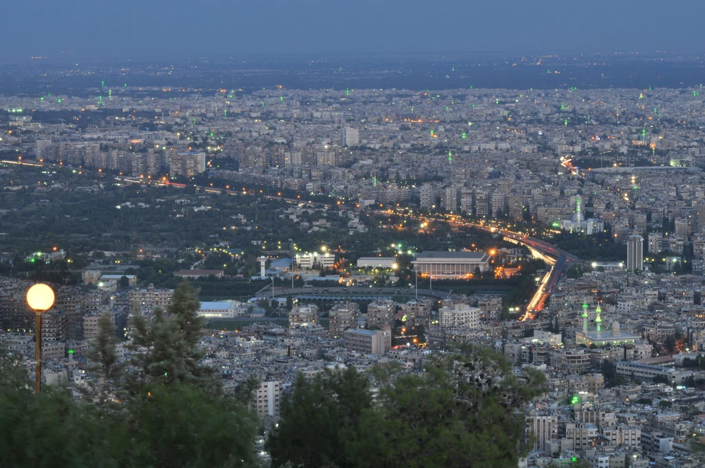 Panorama urbano contemporáneo de Damasco, capital de Siria.