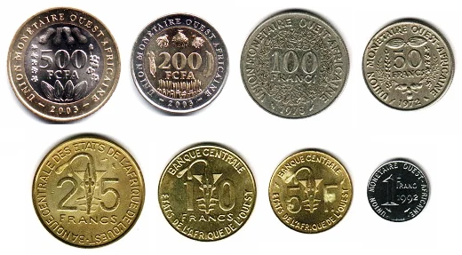 Billetes y monedas de franco CFA de África Occidental como contexto monetario.