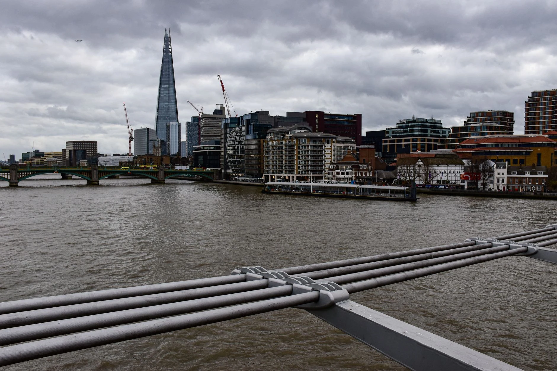 Vista contemporánea de Londres junto al Támesis