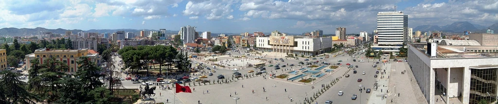 Vista urbana de Tirana, capital de Albania.