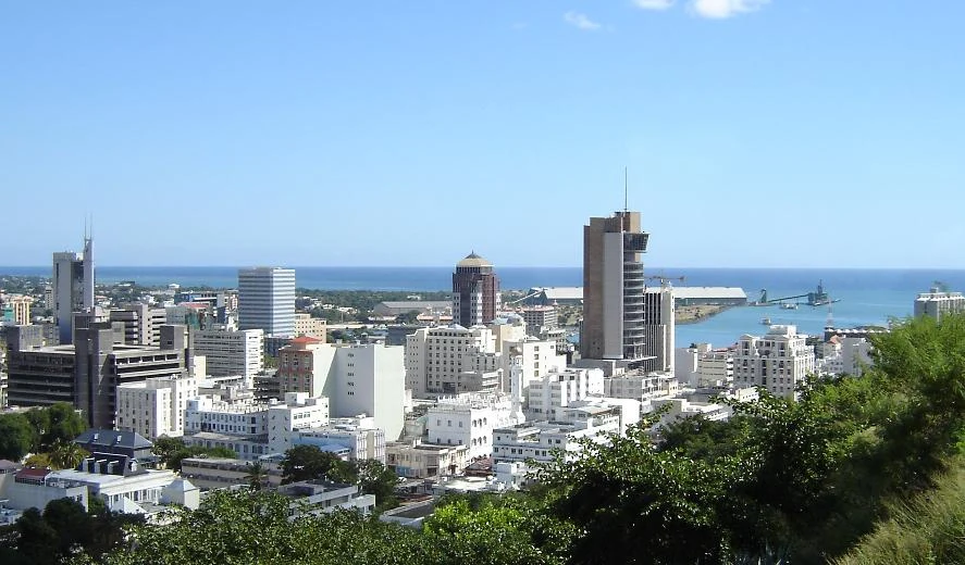 Vista urbana de Port Louis, capital de Mauricio.