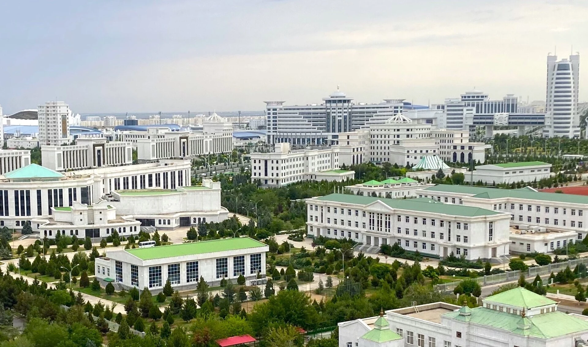 Vista urbana de Ashgabat, capital de Turkmenistán.