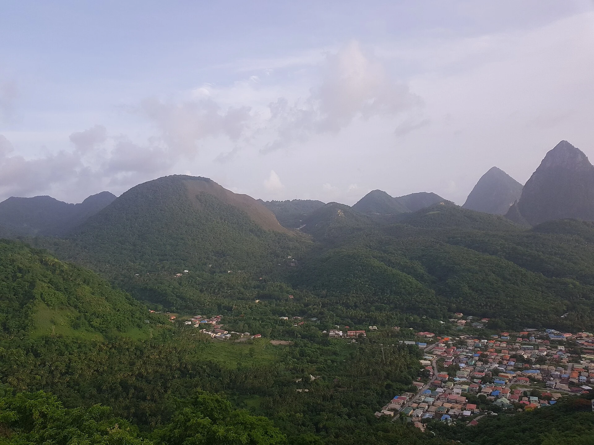 Elegir ruta en los Pitons de Santa Lucía según la dificultad
