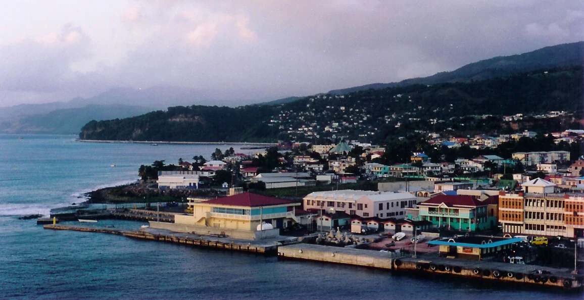 Vista actual de Roseau, capital de Dominica.