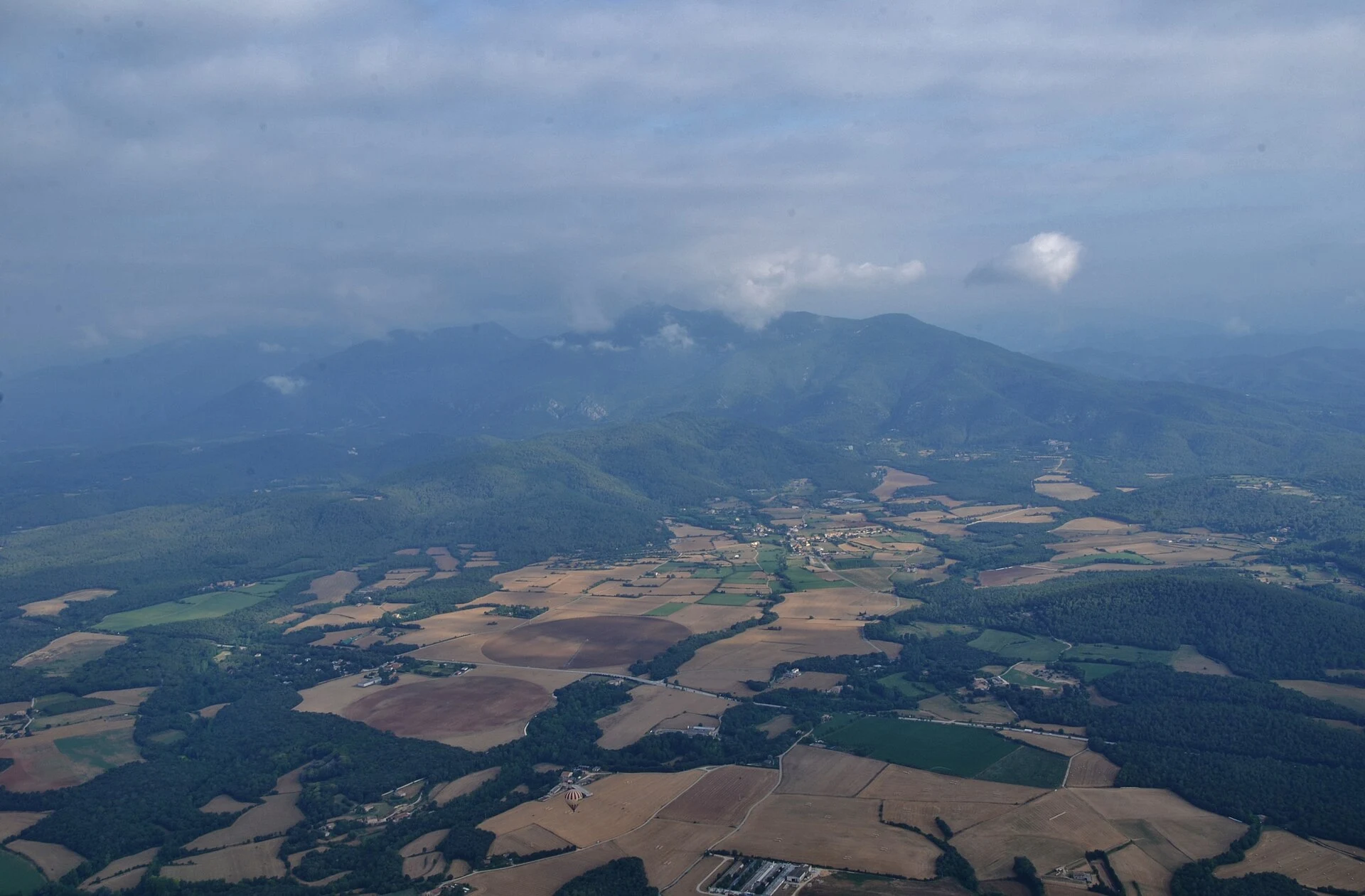 La Garrotxa volcánica según el paisaje, el tiempo y el transporte