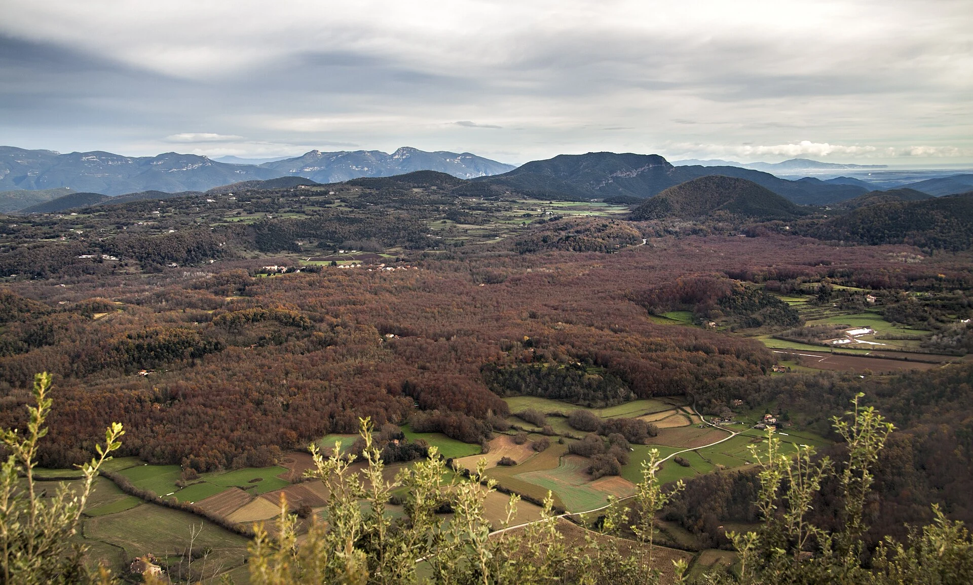 La Garrotxa volcánica según el paisaje, el tiempo y el transporte