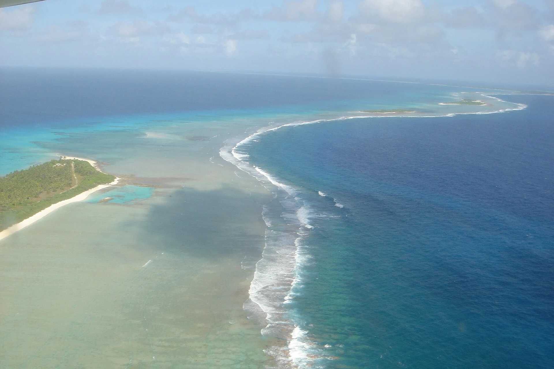 Vista aérea de la laguna y los islotes del atolón Bikini.