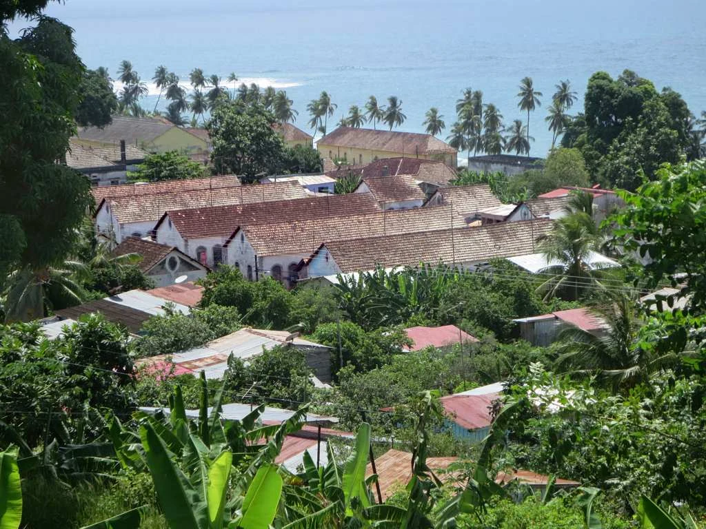 Infraestructura histórica de la roça Água Izé en São Tomé