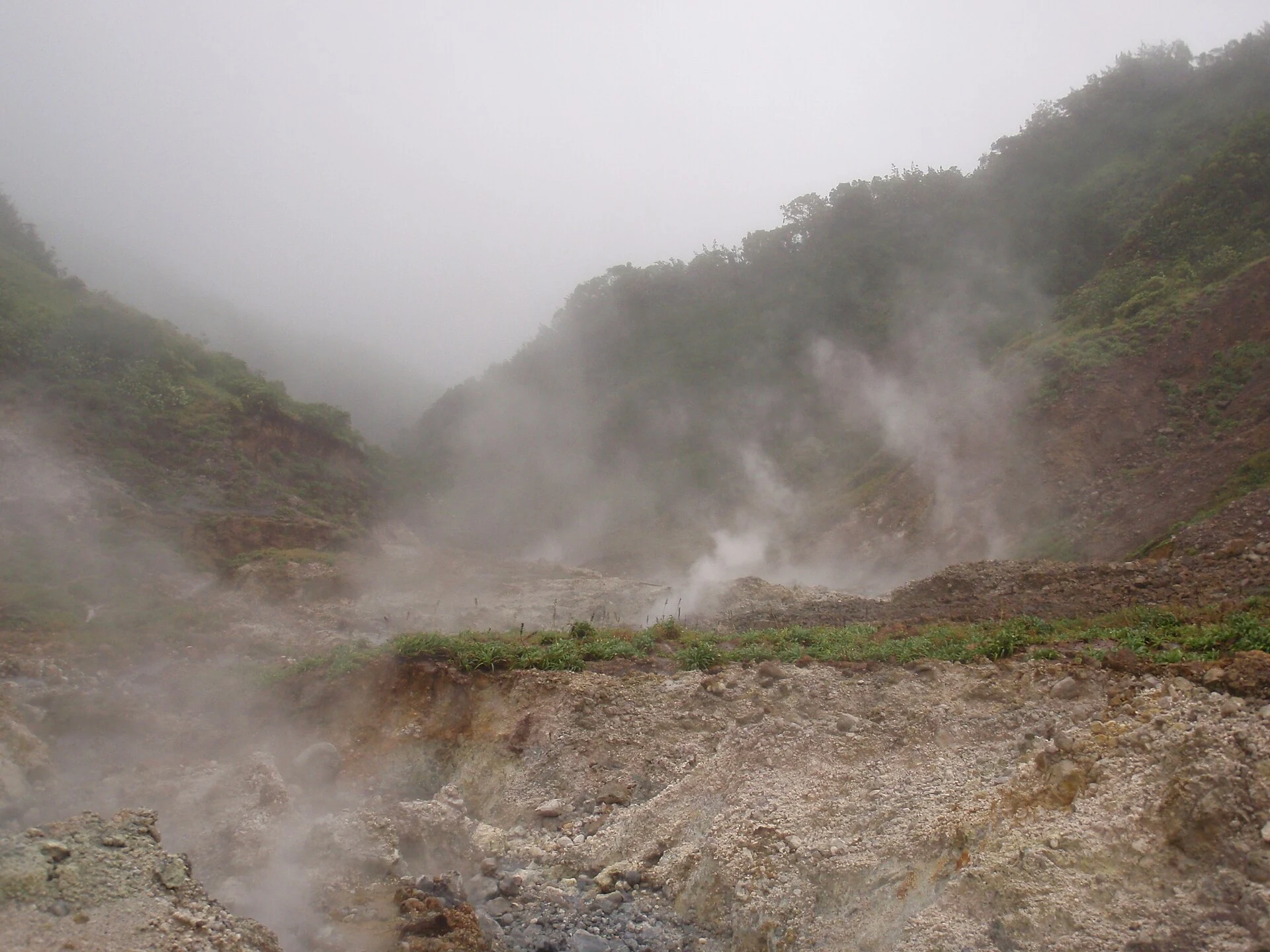 Morne Trois Pitons: elegir entre Boiling Lake, lagos y cascadas