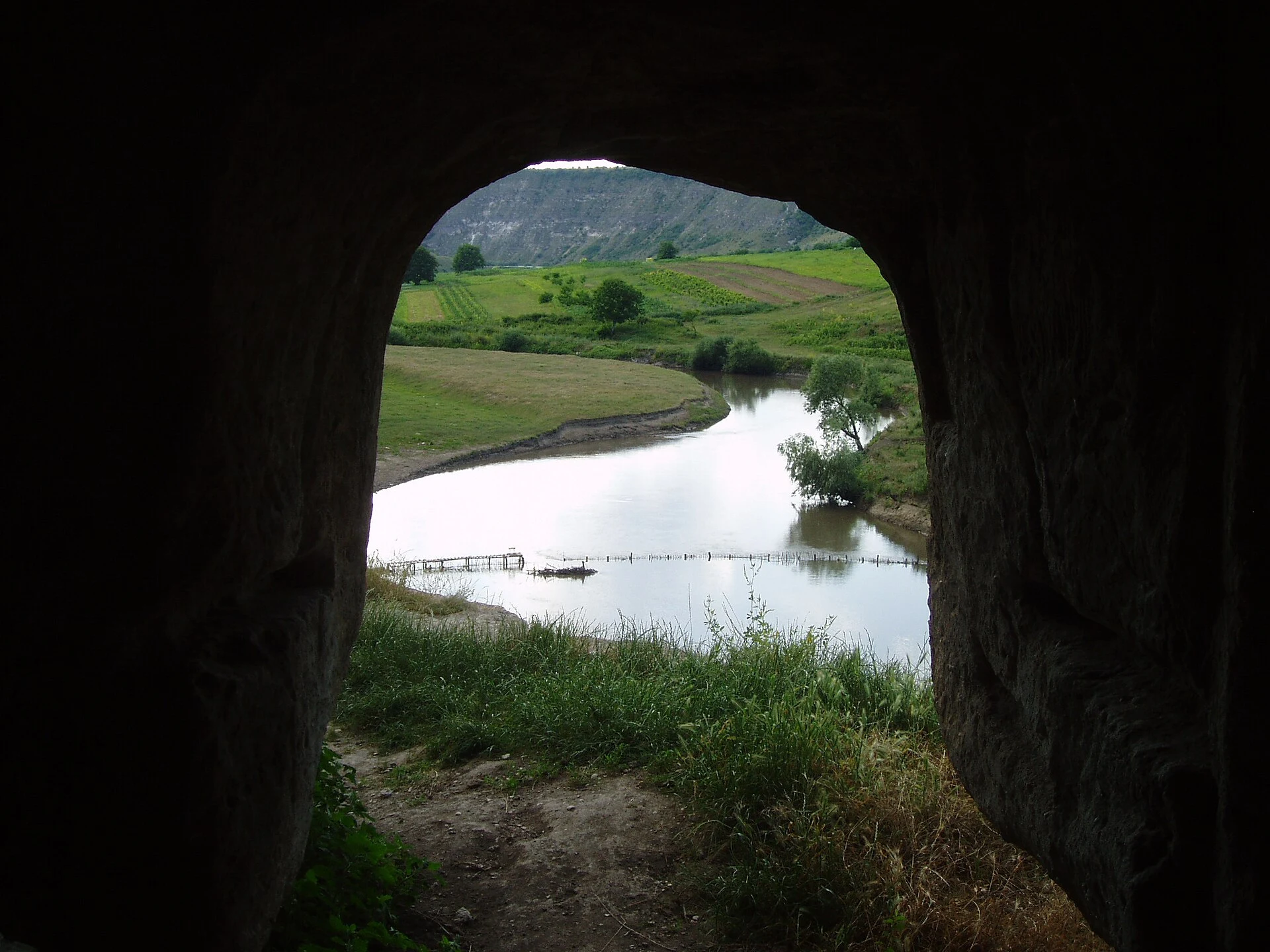 Entrada del monasterio rupestre de Butuceni en Orheiul Vechi.