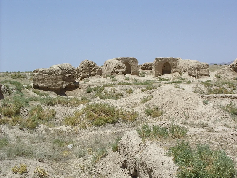 Restos de muros y trazado urbano de la antigua Panjakent, Tayikistán.