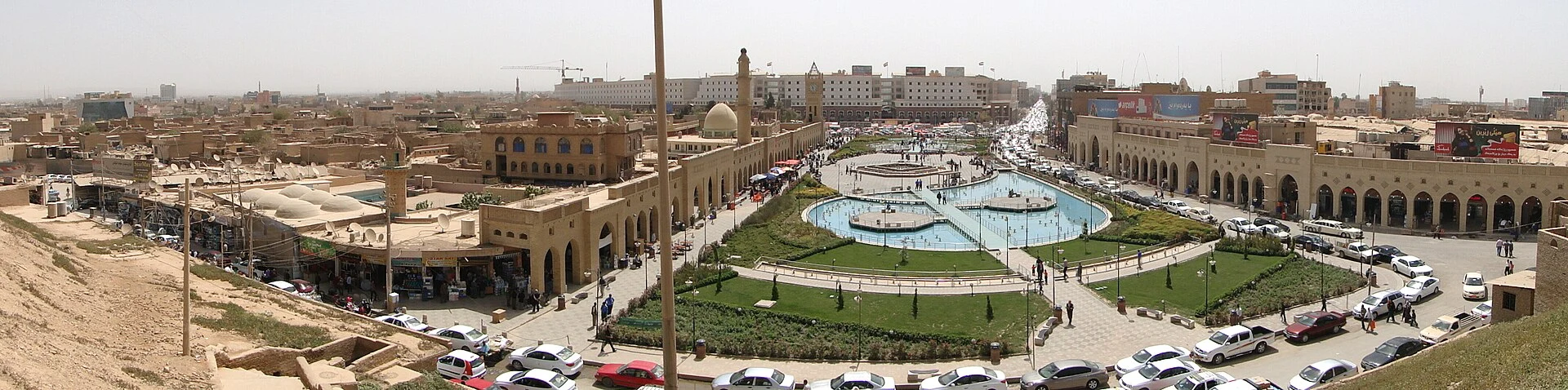 Panorámica de la Ciudadela de Erbil elevada sobre la ciudad moderna.