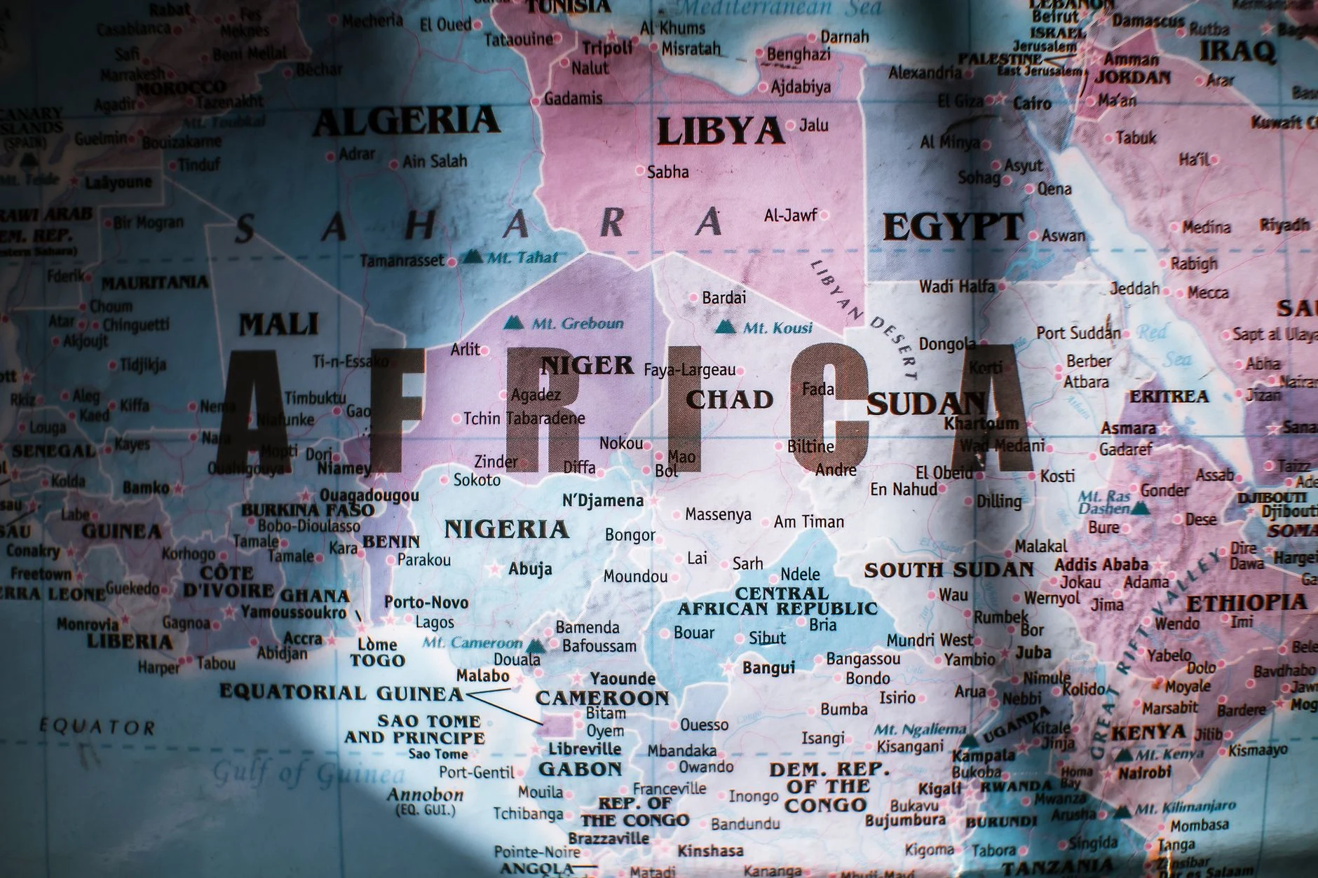 Imagen cartográfica conceptual para situar un país sin litoral en África central.