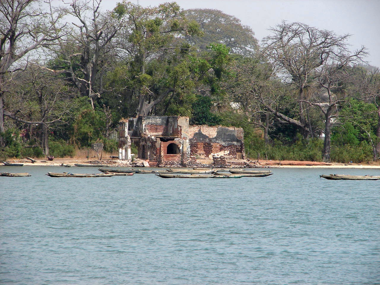 Kunta Kinteh Island y Juffureh, memoria junto al río Gambia