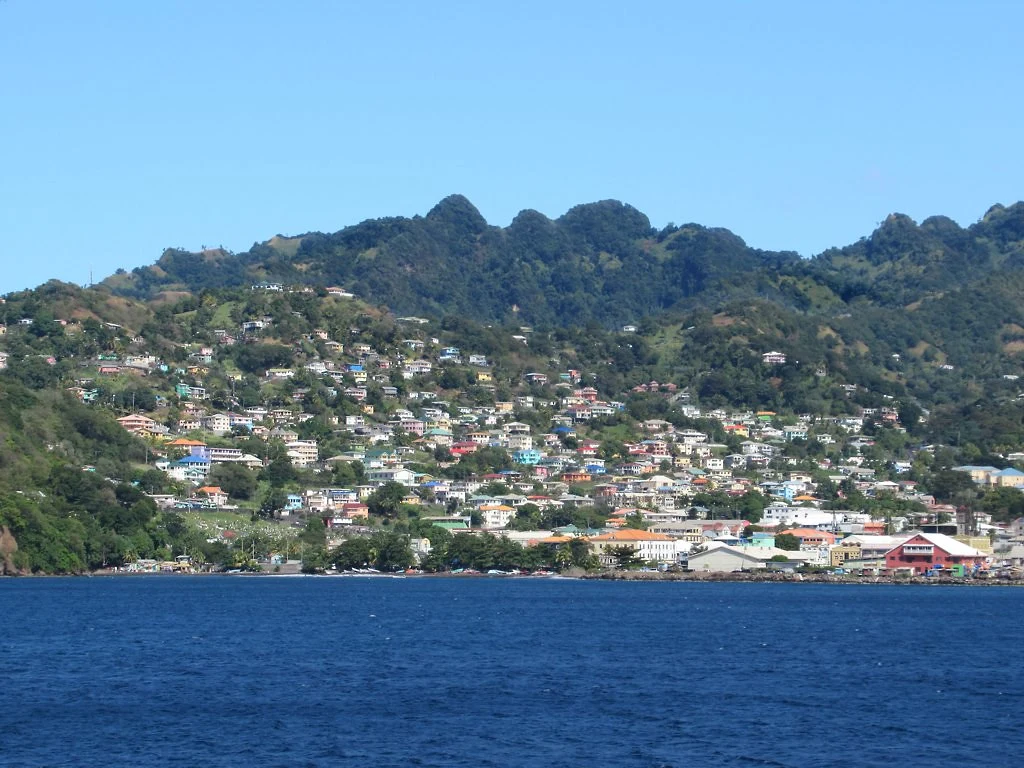 Vista de Kingstown, capital de San Vicente y las Granadinas, en el Caribe.