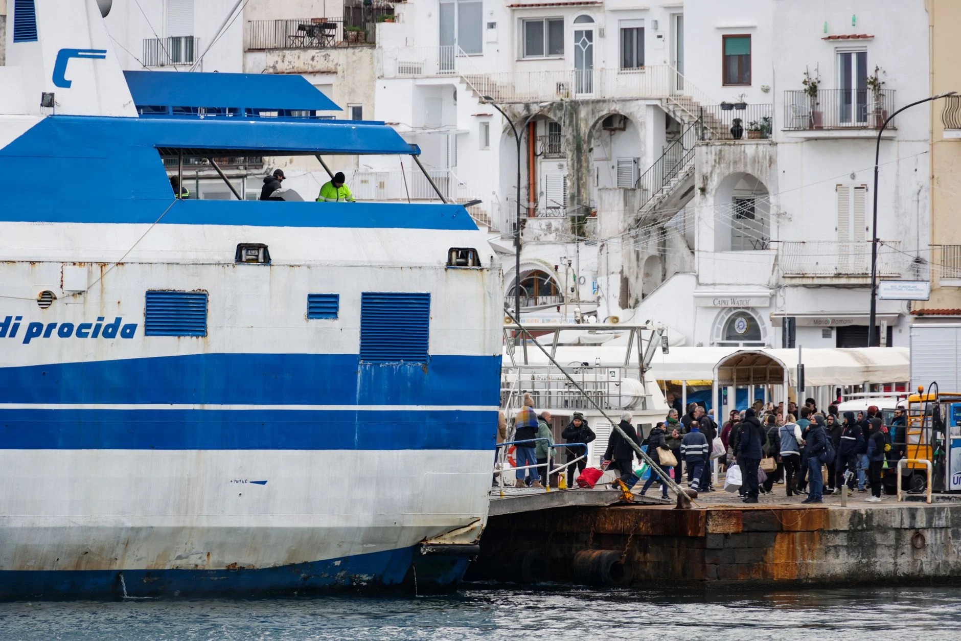 Contexto portuario genérico para ilustrar la verificación de traslados entre islas.