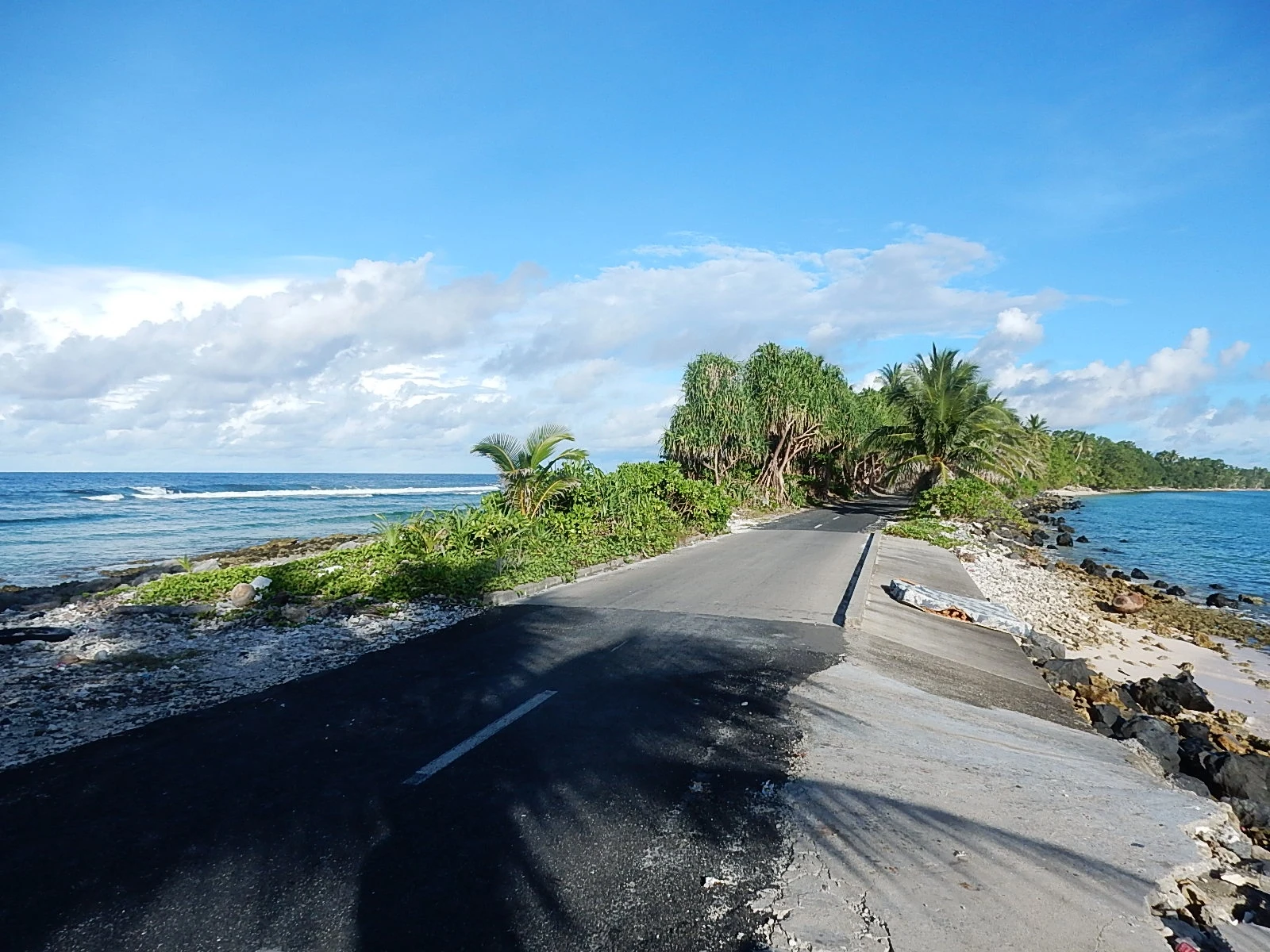 Vista documental actual de Funafuti, capital de Tuvalu.