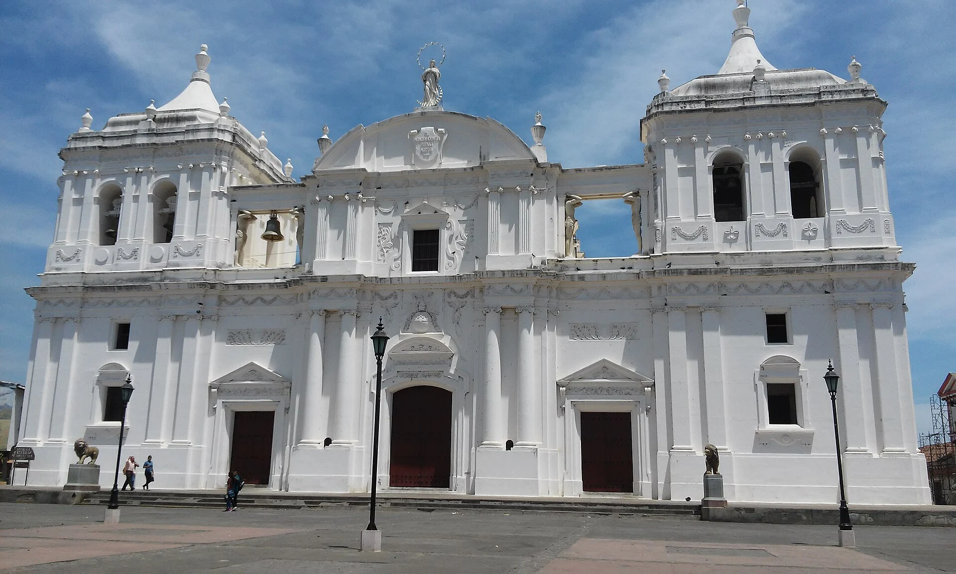León